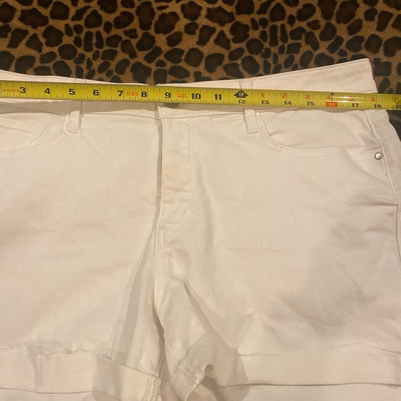 a.n.a. White denim shorts-Size 14-Frayed hem - Picture 5 of 6